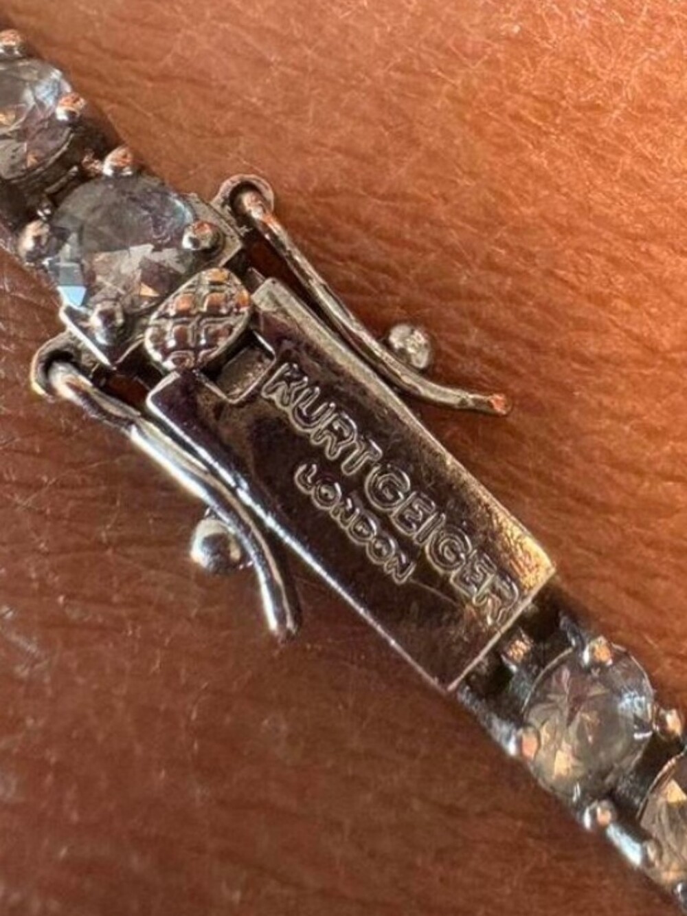 Kurt Geiger Crystal We Are One Bracelet Nib Very Rare - Picture 3 of 6